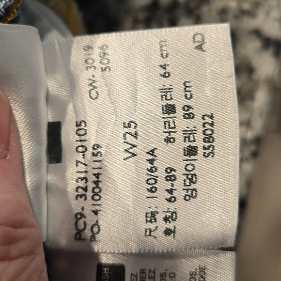 LEVI'S PREMIUM 501 BUTTON FLY BIG E RAW HEM JEAN SHORTS. SIZE 25. - Picture 5 of 9